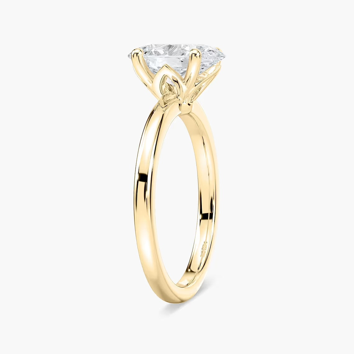 *Oval Traditional Solitaire