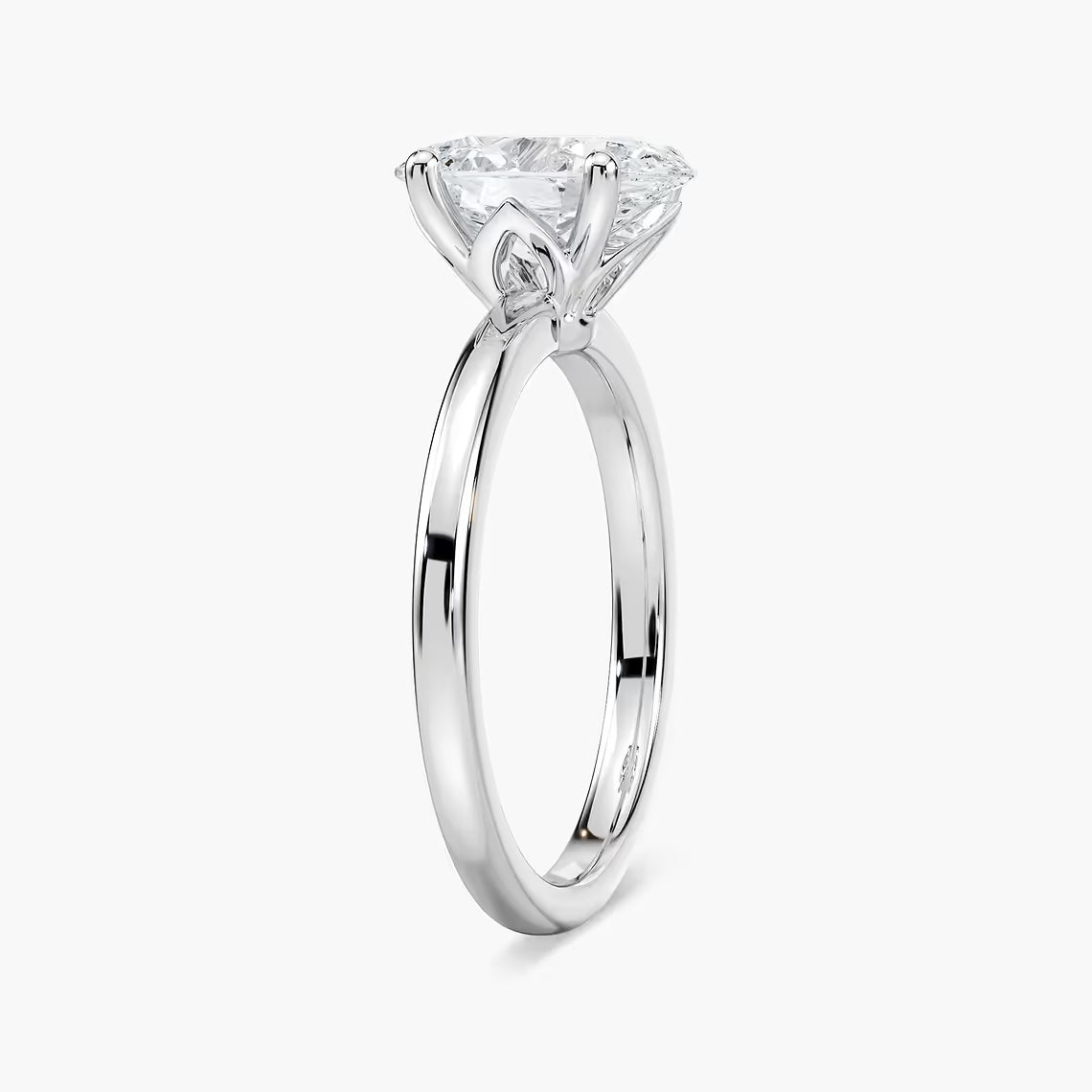 *Oval Traditional Solitaire