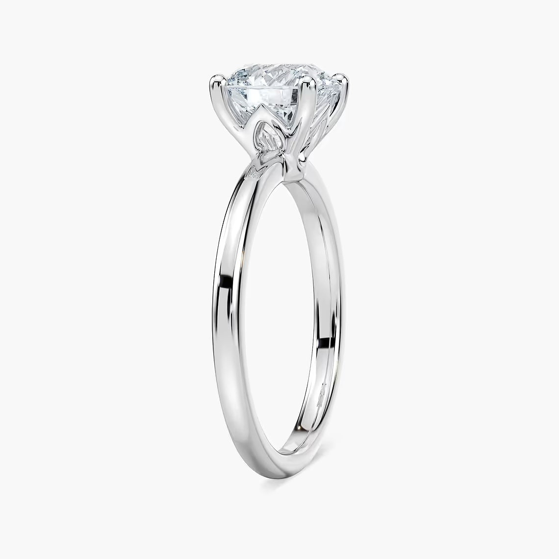 *Round Traditional Solitaire