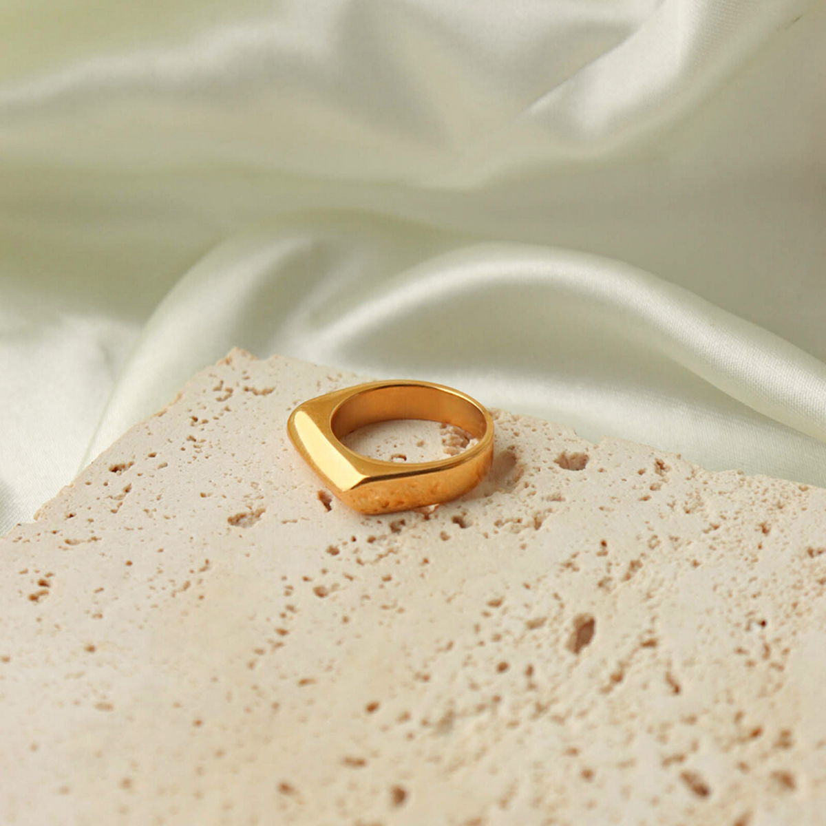 DELINE PAQUET GOLD RING