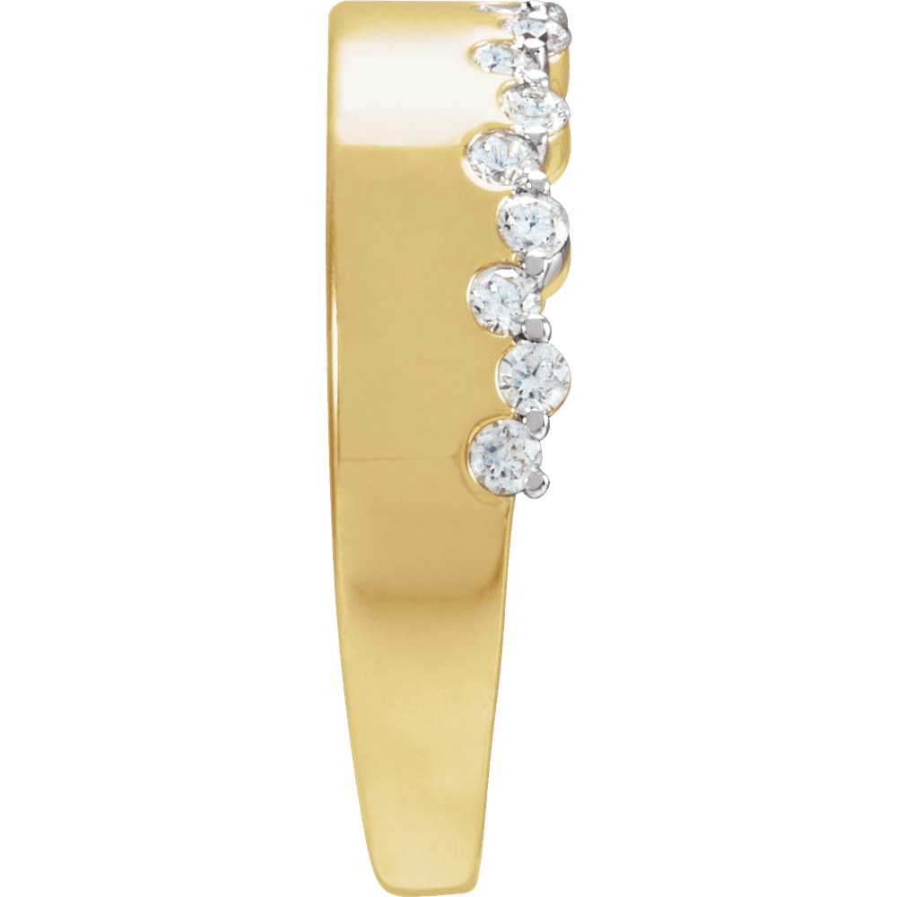 L’Allure Élégante Diamond Pavé Band Ring