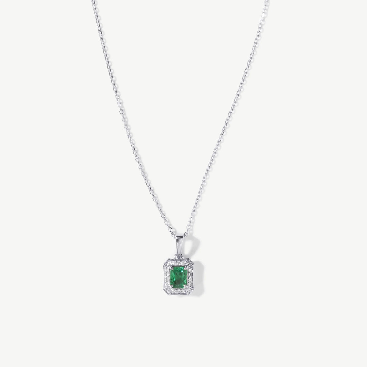 Lumière 18 Carat White Gold Emerald Necklace