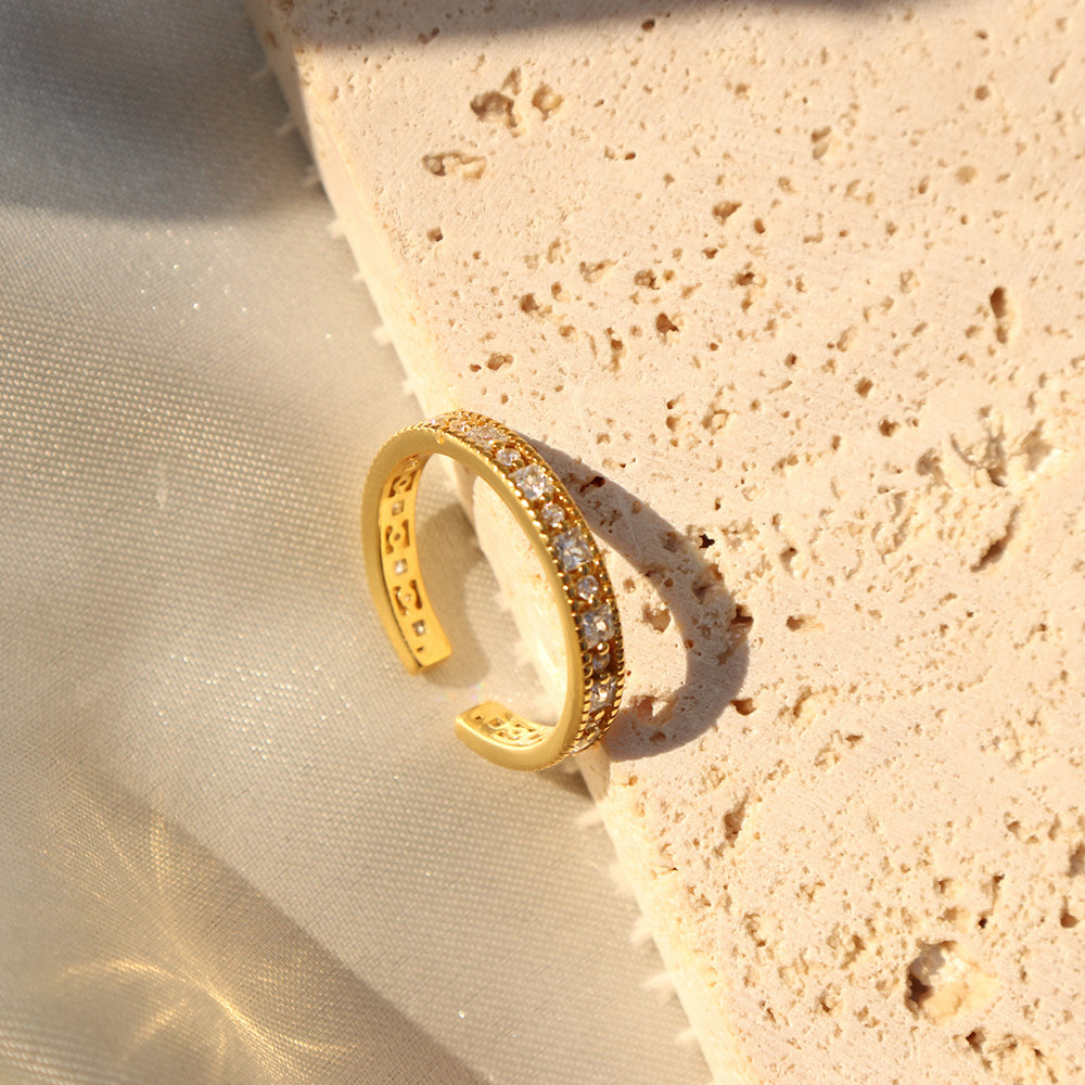VICTORINE ROY CRYSTAL RING